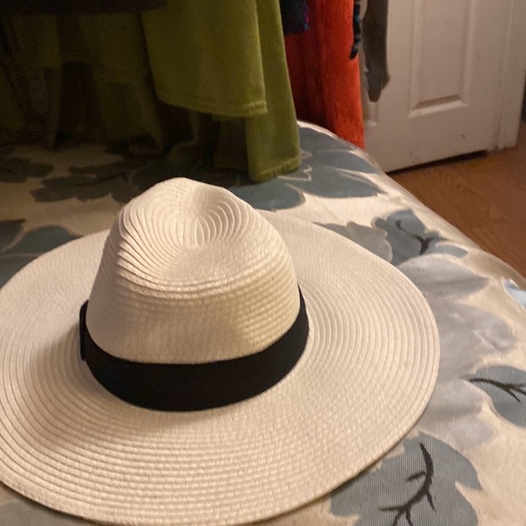 White hat black band around it very nice - Picture 5 of 8